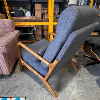 Mid Century-ish look, New comfortable chair
