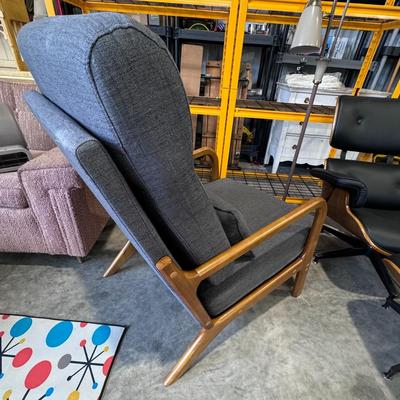 Mid Century-ish look, New comfortable chair