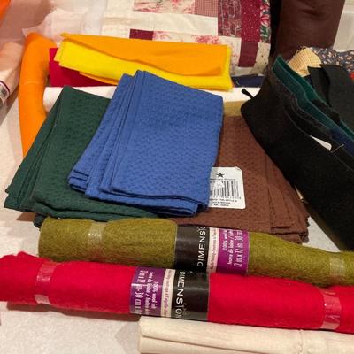 Bag of miscellaneous felt, and clothes
