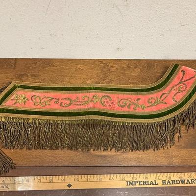Sale Photo Thumbnail #455: Suede and Velvet Pretty Peach and Olive Green wrap around collar in good vintage condition.