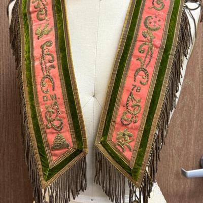 Sale Photo Thumbnail #458: Suede and Velvet Pretty Peach and Olive Green wrap around collar in good vintage condition.