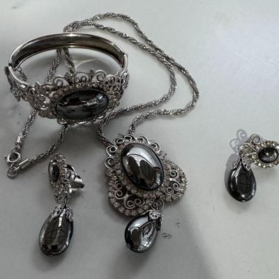 WHITING & DAVIS jewelry set - Necklace, earrings, cuff bracelet