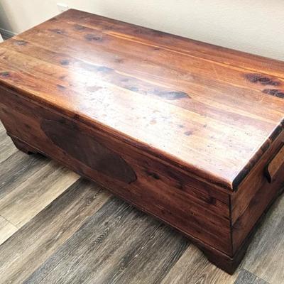 Tenne Cedar Chest