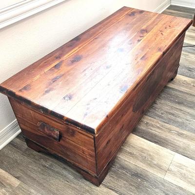 Tenne Cedar Chest