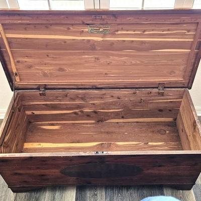 Tenne Cedar Chest