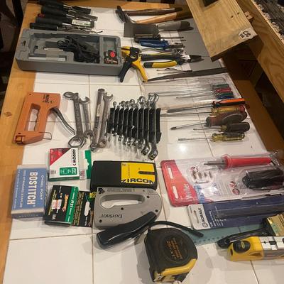 Assortment of Hand Tools (T1-MG)