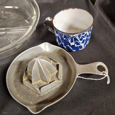 Lot of 5 Vintage Kitchen Tools Including Enamel, Pyrex Baking Dish and Juicer