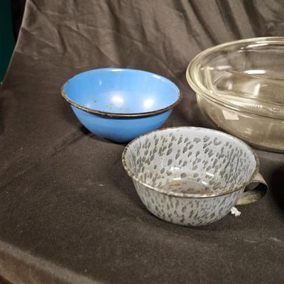 Lot of 5 Vintage Kitchen Tools Including Enamel, Pyrex Baking Dish and Juicer