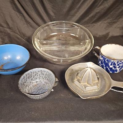 Lot of 5 Vintage Kitchen Tools Including Enamel, Pyrex Baking Dish and Juicer