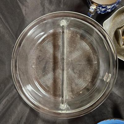 Lot of 5 Vintage Kitchen Tools Including Enamel, Pyrex Baking Dish and Juicer