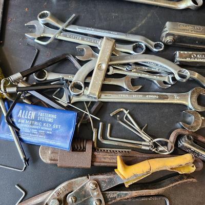Craftsman Tool Box loaded with Tools as Pictured Blackhawk Craftsman Wiss Stanley Blue Ridge and Others