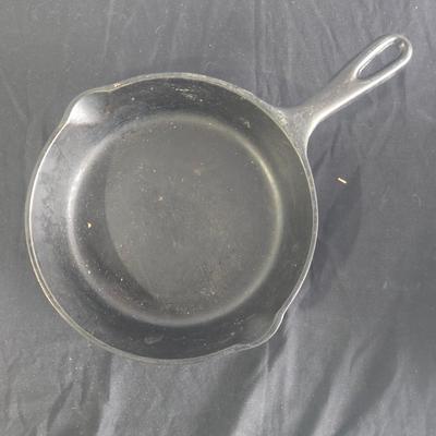 1 WAGNER WEAR AND 2 OTHER CAST IRON SKILLETS