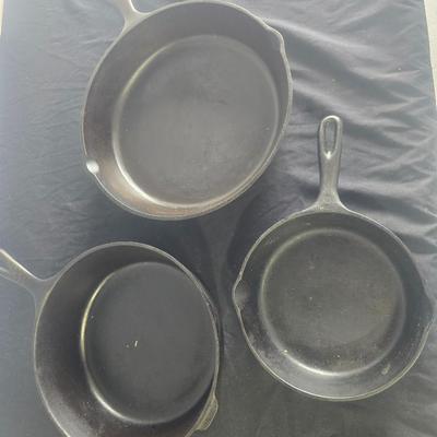 1 WAGNER WEAR AND 2 OTHER CAST IRON SKILLETS