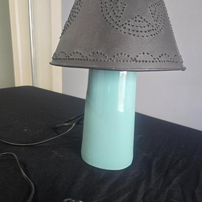 SYLVANIA 10" DIGITAL PHOTO FRAME AND A SMALL LAMP