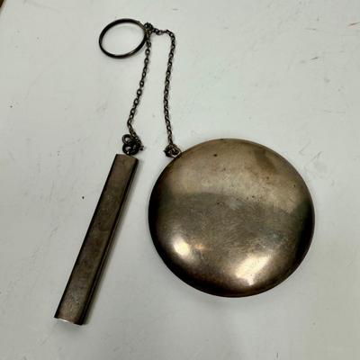 Sale Photo Thumbnail #12: Snap-open lid reveals a mirror inside the lid and a chamber for holding makeup powder. Attached rectangular tube likely held a pencil. Weight is 50.6g. Great condition, no dings or damage.