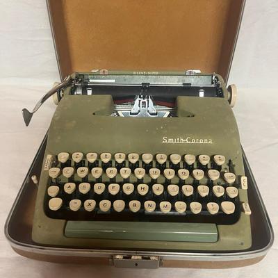 1950s Smith Corona Silent-Super Portable Typewriter (W-MG)