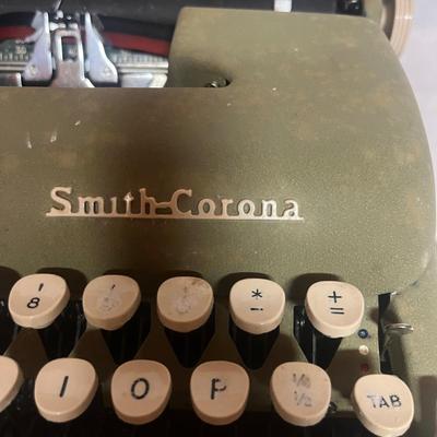 1950s Smith Corona Silent-Super Portable Typewriter (W-MG)