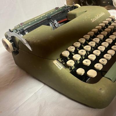 1950s Smith Corona Silent-Super Portable Typewriter (W-MG)