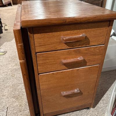 Wood drop leaf table