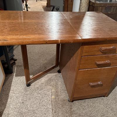Wood drop leaf table