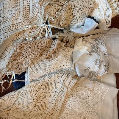 Group of hand crocheted doilies & others plus curtain valances