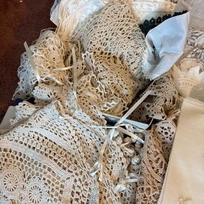 Group of hand crocheted doilies & others plus curtain valances