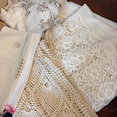 Group of hand crocheted doilies & others plus curtain valances