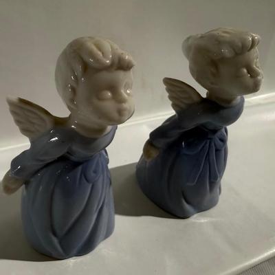 Vintage Lot includes Slt/Pepper shakers.
