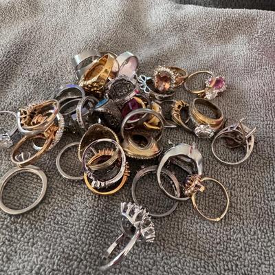 JEWELRY / RING LOT