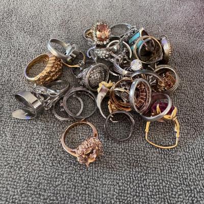 JEWELRY / RING LOT