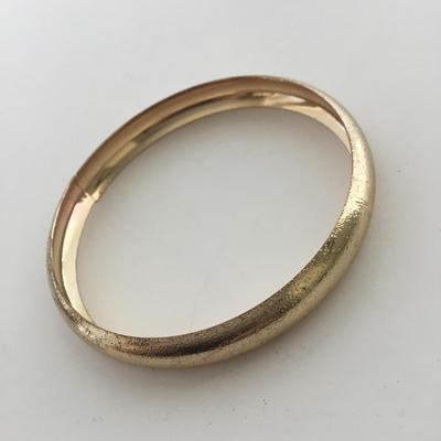 Gold tone fashion bangle
