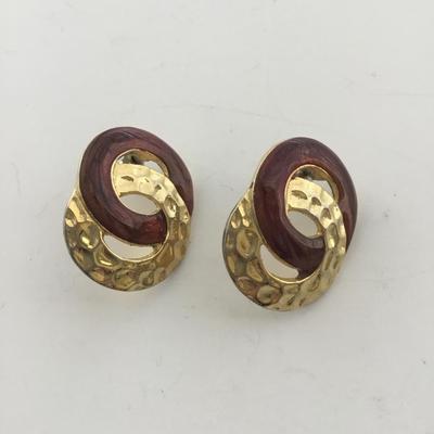 Gold tone unmarked brown earrings