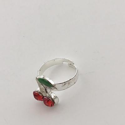 Unmarked adjustable cherry ring