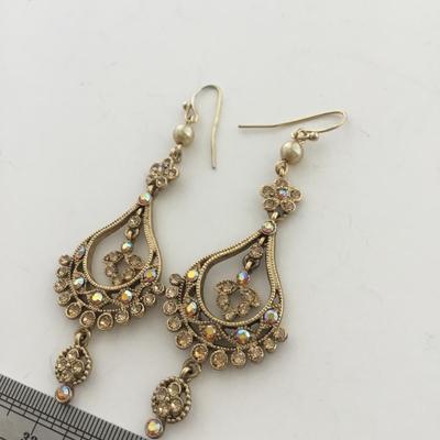 Gold tone dangle fashion earrings