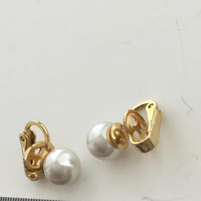 Gold tone vintage clip on earrings