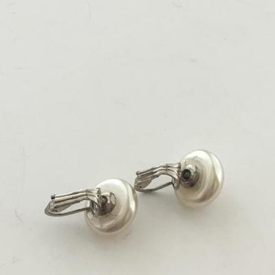 Faux pearl vintage clip on earrings