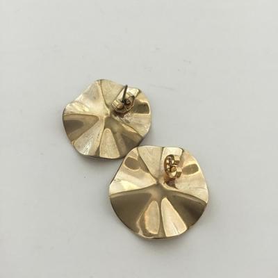 Gold tone unique fashion earrings