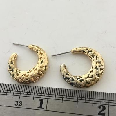 Gold tone small hoop earrings
