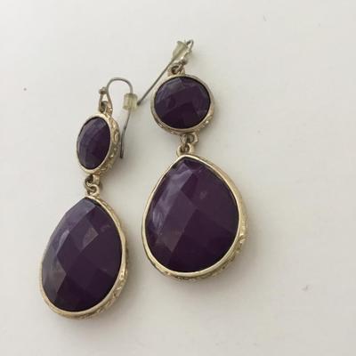 Goldtone purple dangle fashion earrings