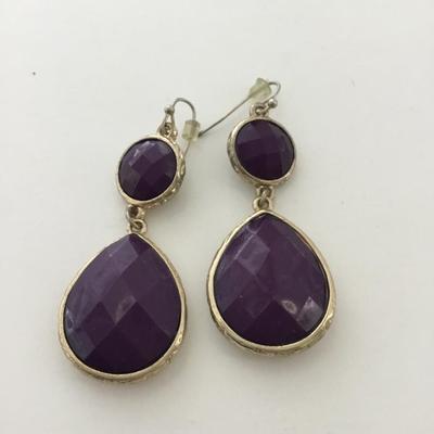 Goldtone purple dangle fashion earrings