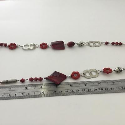 Red fashion beaded necklace