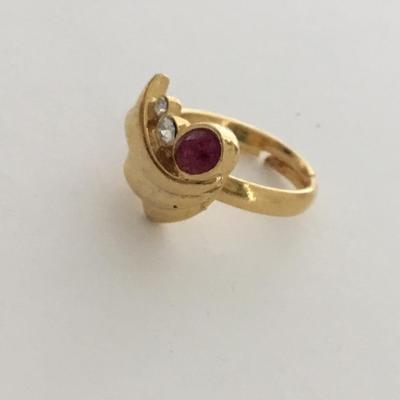 Unmarked goldtone adjustable ring
