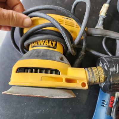 Tool Box with Sanders Ryobi DS-1000, DeWalt D26453, Porter Cable 333 5" Random Orbit Sander Tested