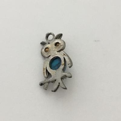Silver tone unmarked owl fashion necklace pendant