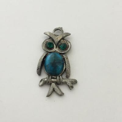 Silver tone unmarked owl fashion necklace pendant