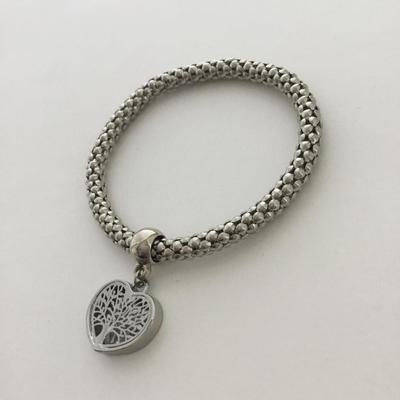 Mesh type heart charm stretchy bracelet