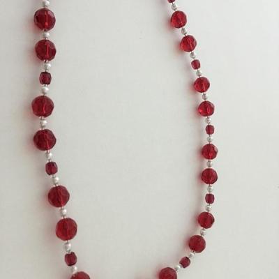 Red beaded fashion necklace