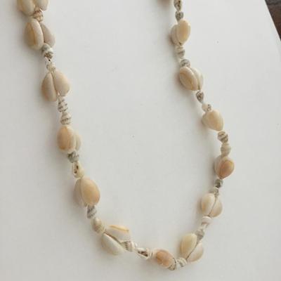 Beautiful shell fashion necklace
