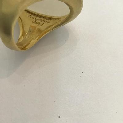 Beautiful glow by Sheila, FajI , vintage chunky polished gold tone ring with moonstone