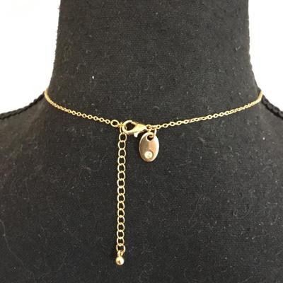 Pretty gold tone Crystal rhinestone necklace. Very nice.